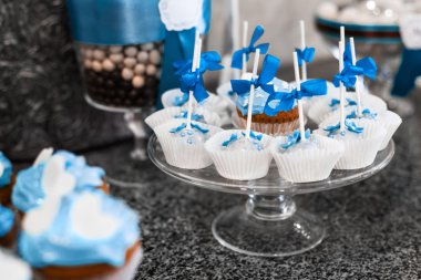 Renkli çörekler ve kekler