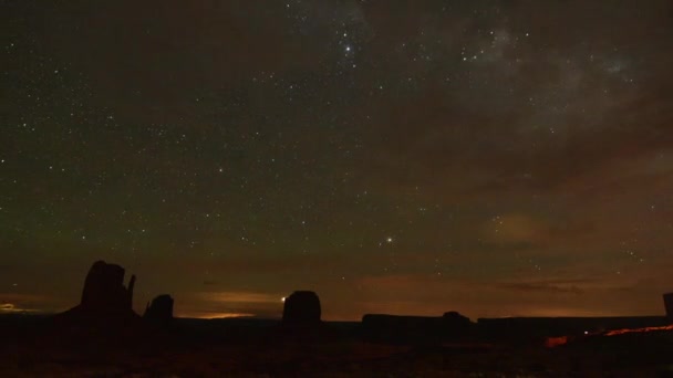 Нічне Небо Молочного Шляху Долині Пам Ятників — стокове відео