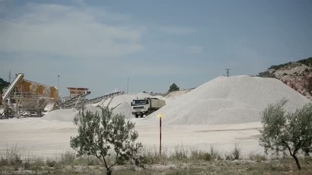 Produzione di pietra nella cava in Croazia — Video Stock