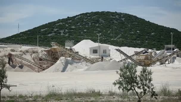 Produktion av sten i stenbrottet i Kroatien — Stockvideo