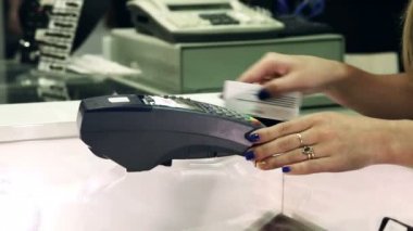 Kredi kartı ile ödeme terminal deposunda. Oturum anahtar kelime: uzhursky002