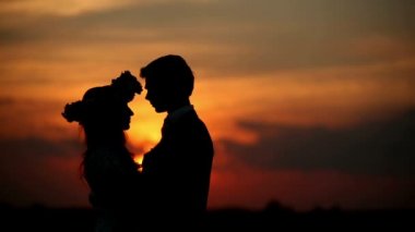 gün batımında sevenler