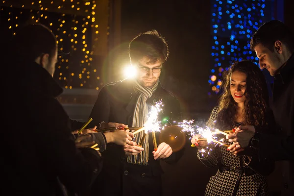 Friends with sparklers — Stock Photo, Image