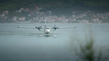 Split airport Hırvatistan üzerinden açılış deniz uçağı. Önden Görünüm. Sesli video