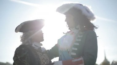 İlk imparatoru Rusya Peter'ı onun sevgili Catherine hugs ben