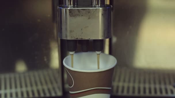 O velké a drahé kávy stroj