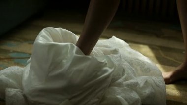 Gelin, sabah bir gelinlik giyer. Atış sırası 2