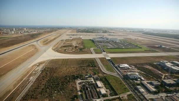 Un disparo aéreo. Vista aérea sobre Turquía, Antalya . — Vídeo de stock