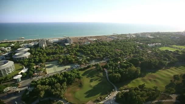 Un disparo aéreo. Vista aérea sobre Turquía, Antalya . — Vídeos de Stock