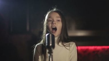 Çocuk müzik yıldızları için müzik klip video prodüksiyon. Ağır çekim