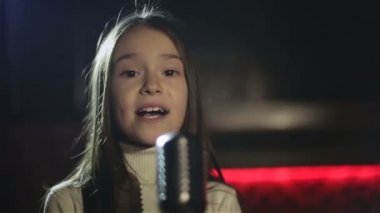 Çocuk müzik yıldızları için müzik klip video prodüksiyon. Ağır çekim