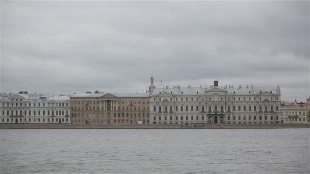 San Petersburgo río Neva Iglesia del Salvador de la Sangre — Vídeos de Stock