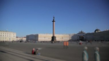 Saint Petersburg, Saray Meydanı, Alexander sütun ve Hermitage