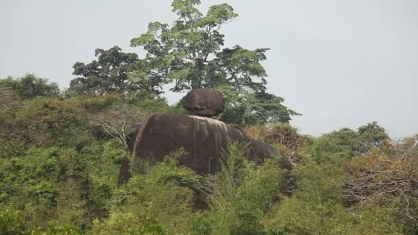 Hill balance in India Goa Palolem Beach — Stock Video