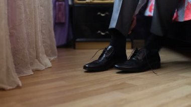 Adam ayakkabı koyar. Slider ile vurdu Hd