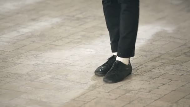 Der tänzer parodiert michael jackson — Stockvideo
