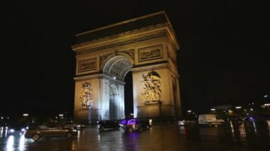 Geceleri Paris Arc de Triomphe'ye