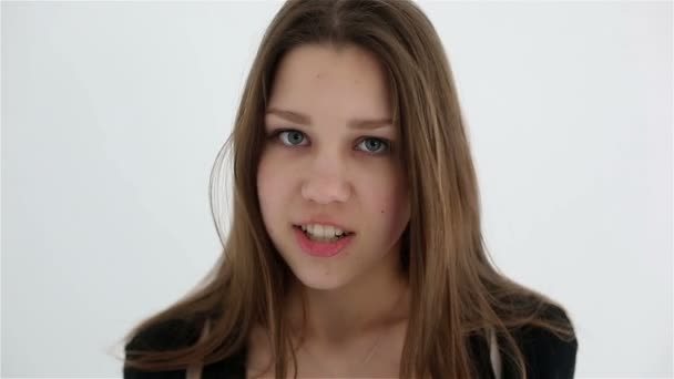 Angry and frustrated teenage girl isolated at white background — Stock Video