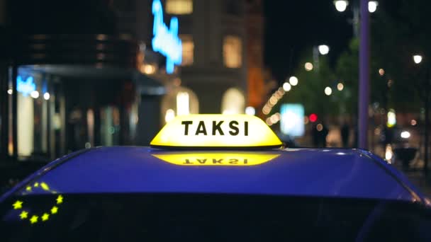 Taxis in the city in Europe. Lithuania, Vilnius — Stock Video