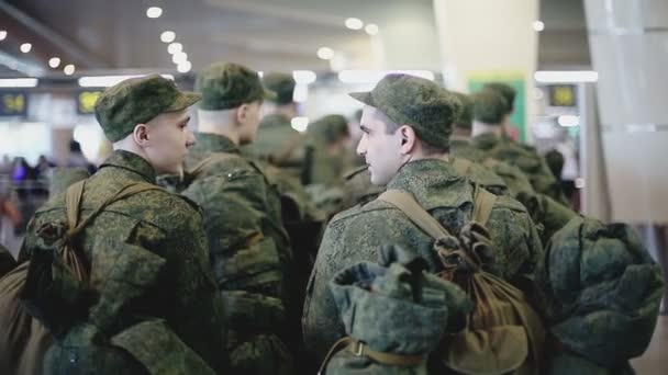 RUSSIA, MOSCOW - MAY 22, 2015: Platoon of soldiers in the Russian international airport Domodedovo — Stock Video