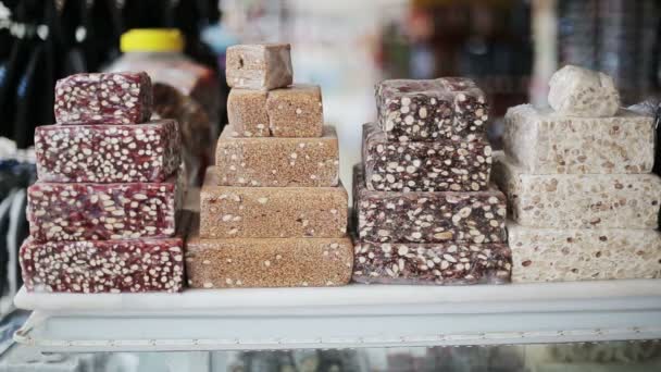 Dulces de lokum oriental en el mercado — Vídeos de Stock