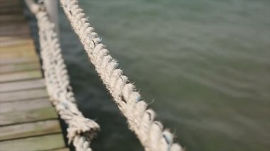 Bağladım ve demirledi. Ağır çekim