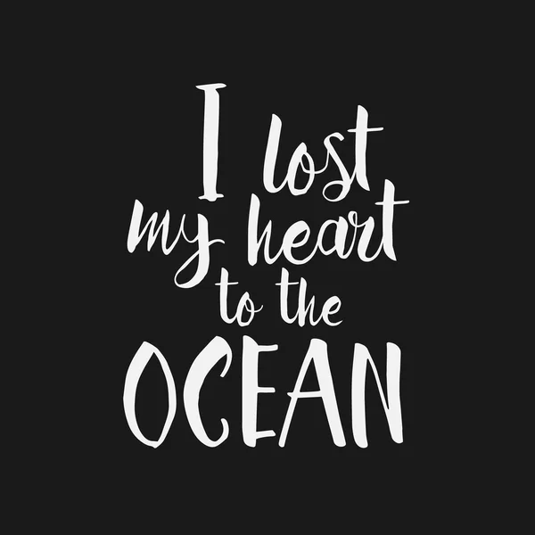 I Lost My Heart To The Ocean - рукописная вдохновляющая цитата. Векторно изолированный элемент дизайна типографии. Надпись кистью. Подходит для плакатов, отпечатков, открыток, баннеров. Цитирование рукописей на новоселье — стоковый вектор