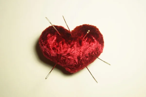 Kırık kırmızı kalp