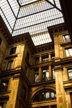 Cam tarafından yapılan çatı