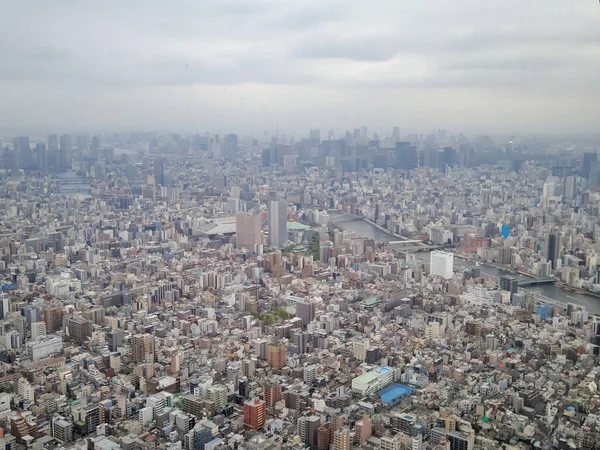 エイプリル社2018年3月 スカイツリーテレビ塔から東京都内の景色 高層ビルの密集した都市開発 上から見るととても美しい — ストック写真