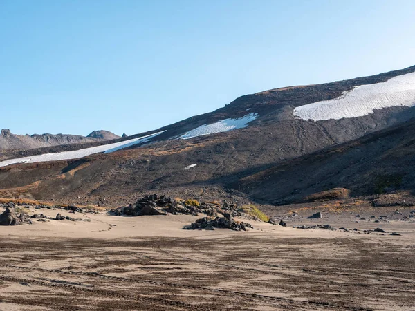 Volcanic Rock Road Mutnovsky Volcano View Mountains Covered Volcanic Dust — Stock Photo, Image