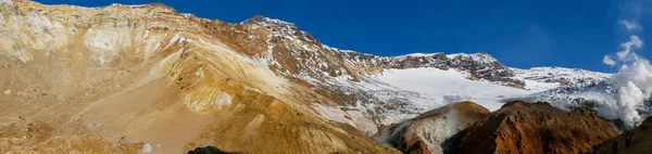 Panorama Vista Das Montanhas Cobertas Neve Vulcão Mutnovsky Vapor Que — Fotografia de Stock