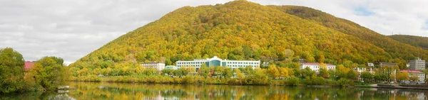 Panoramablick Auf Die Hügel Mit Herbstlicher Landschaft Heller Herbstwald Schmückt — Stockfoto