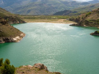 Gizhgit Gölü, dağlık bir bölgede bulunan göz kamaştırıcı yeşil renkli büyük bir rezervuardır. Göl, Kabardino-Balkaria Cumhuriyeti topraklarında yer almaktadır. Elbrus bölgesi, Kafkasya, Rusya.
