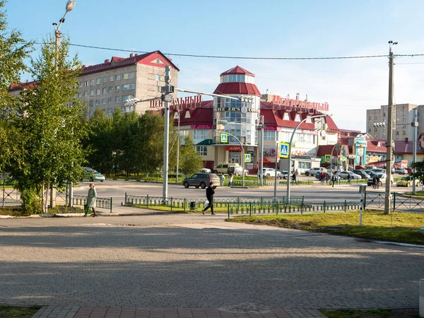 러시아의 2020 도시와 상점의 교차로에 사람들은 도시의 걷는다 — 스톡 사진