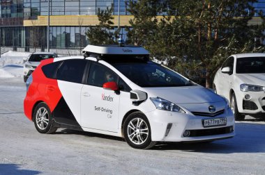 Yandex, Kazan Tataristan yakınlarındaki Innopolis 'te kendi kendine araba kullanıyor. Karlı kış