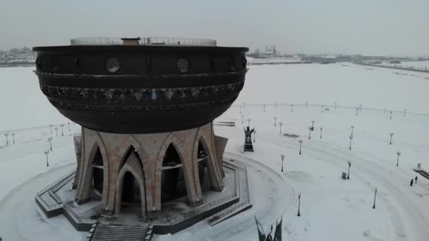 Kazan Family Center Viewpoint Tatarstan. Zimní zamrzlá řeka a Kreml Aerial — Stock video