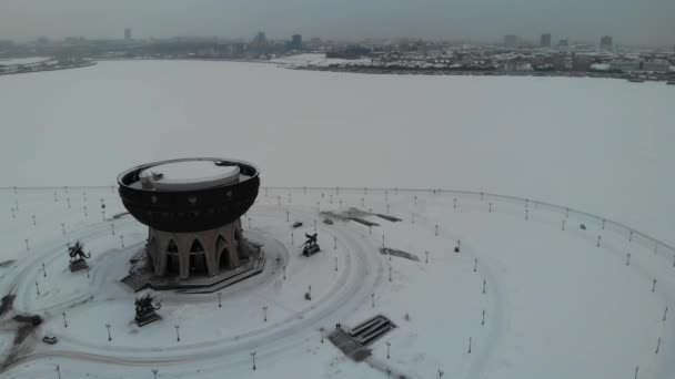 Kazan Family Center Viewpoint Tatarstan. Winter frozen river and Kremlin Aerial — Stock Video