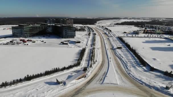 Centro de negócios em Innopolis, perto de Kazan Tatarstan. no inverno com neve. Aviação — Vídeo de Stock