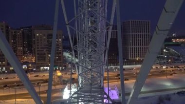 Dönme dolap kulübesinin içinden bak. Kazan 'da kış gecesi