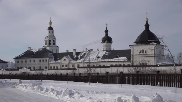Sviyazhsk Cathedral Μονή της UNESCO εκκλησία ortodox. Λευκοί τοίχοι σε χιονισμένο χειμώνα — Αρχείο Βίντεο