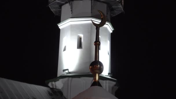 La première mosquée cathédrale Kazan Tatarstan. La nuit d'hiver. Toits dans la neige — Video
