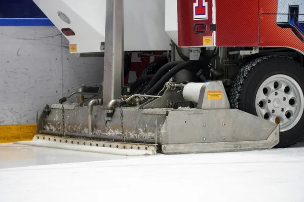 Ice resurfacer preparing for hockey sport or figure skating Wet and old ice. — Stock Photo, Image