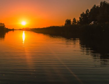 Tuna Deltasında Günbatımı