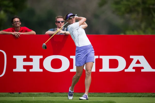 Brittany Lang de USA observa la pelota — Foto de Stock