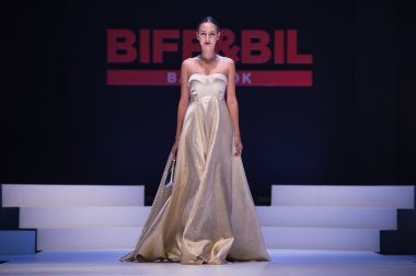 Modeli pist Workingmania gösteri yürüyüşleri