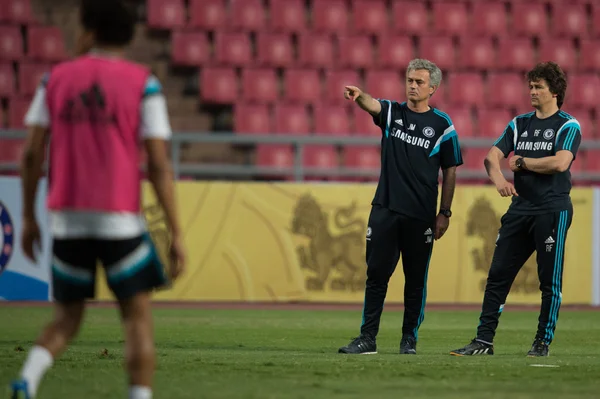 Manager Jose Mourinho (R2) of Chelsea FC in action — Stock Photo, Image