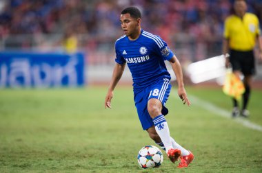 Jay Dasilva of Chelsea run with ball