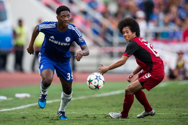 Ola Aina (blue)of Chelsea in action — Stockfoto