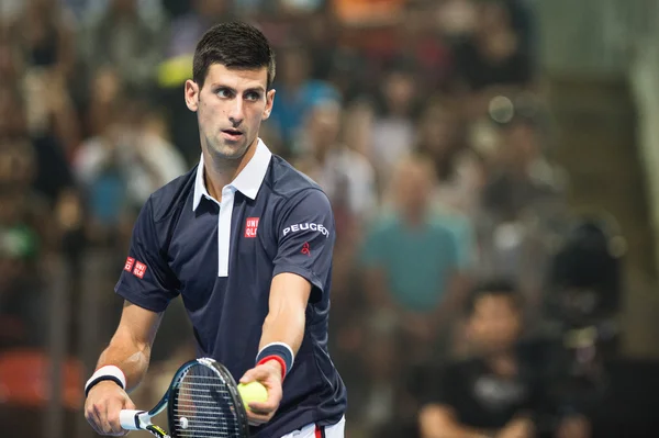 Novak Djokovic en el partido de tenis exposición — Foto de Stock